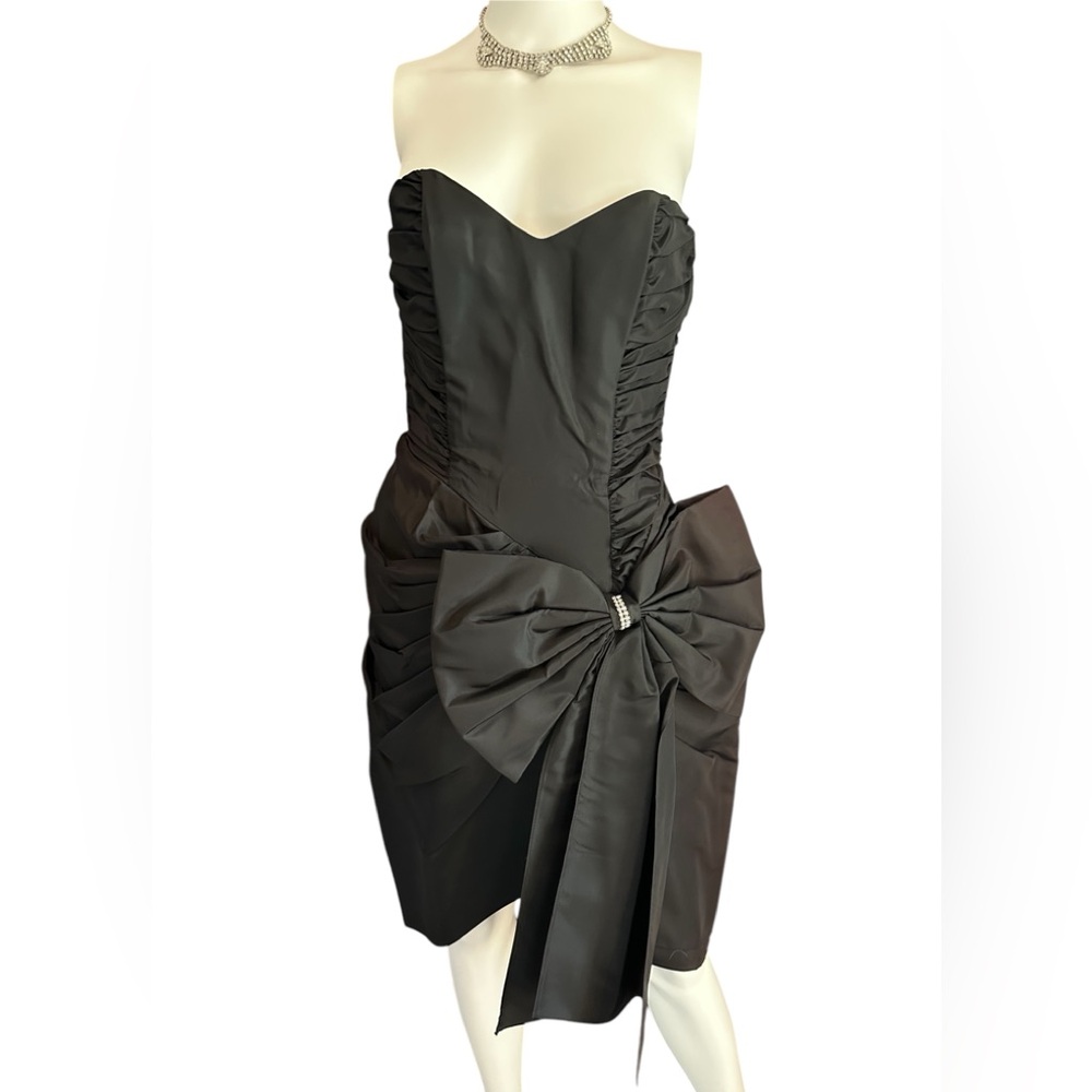 Vintage Y2K Steppin’ Out Strapless‎ Cocktail Dress with Rhinestone Bow, Size 7